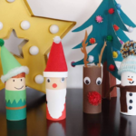 5 décorations de Noël avec des rouleaux de papier toilette.